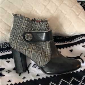 Plaid Ankle booties